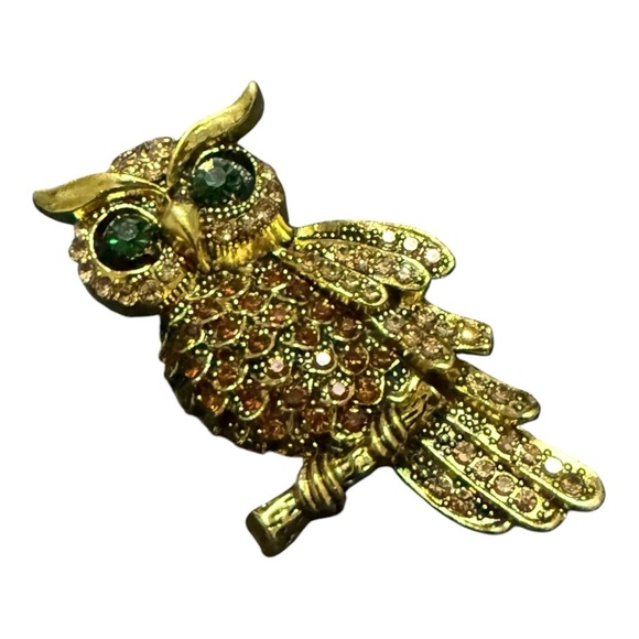 ๐ Charming Gold Owl Rhinestone Brooch - Picture 3 of 5